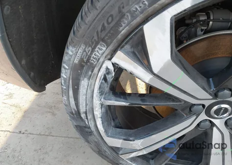 2022 Volvo Xc60 B5 R-Design z USA, uszkodzony, nr VIN YV4L12DM5N1082292